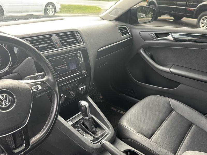 Volkswagen Jetta SEL 4D Sedan 2016