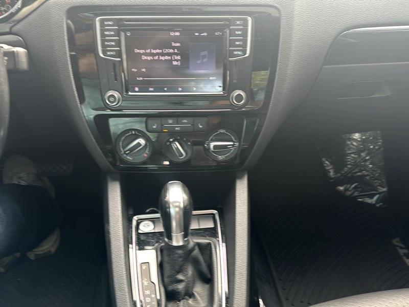 Volkswagen Jetta SEL 4D Sedan 2016