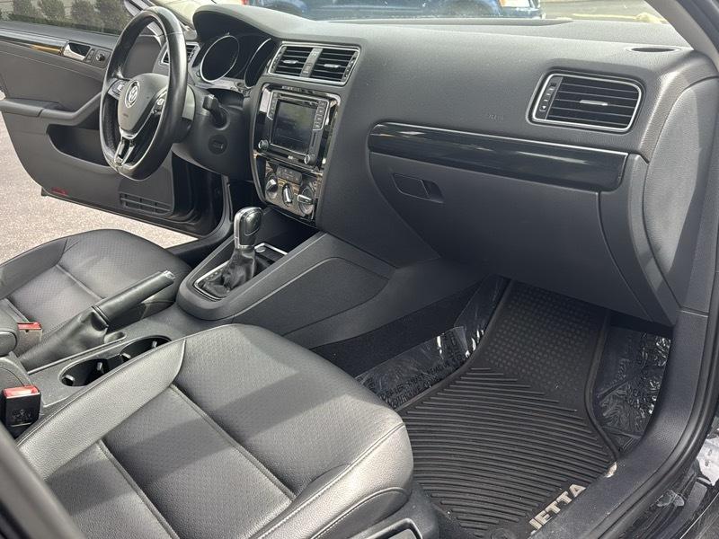 Volkswagen Jetta SEL 4D Sedan 2016