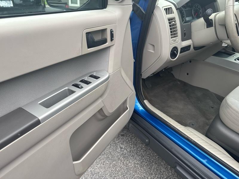 Ford Escape XLT 4WD 2012