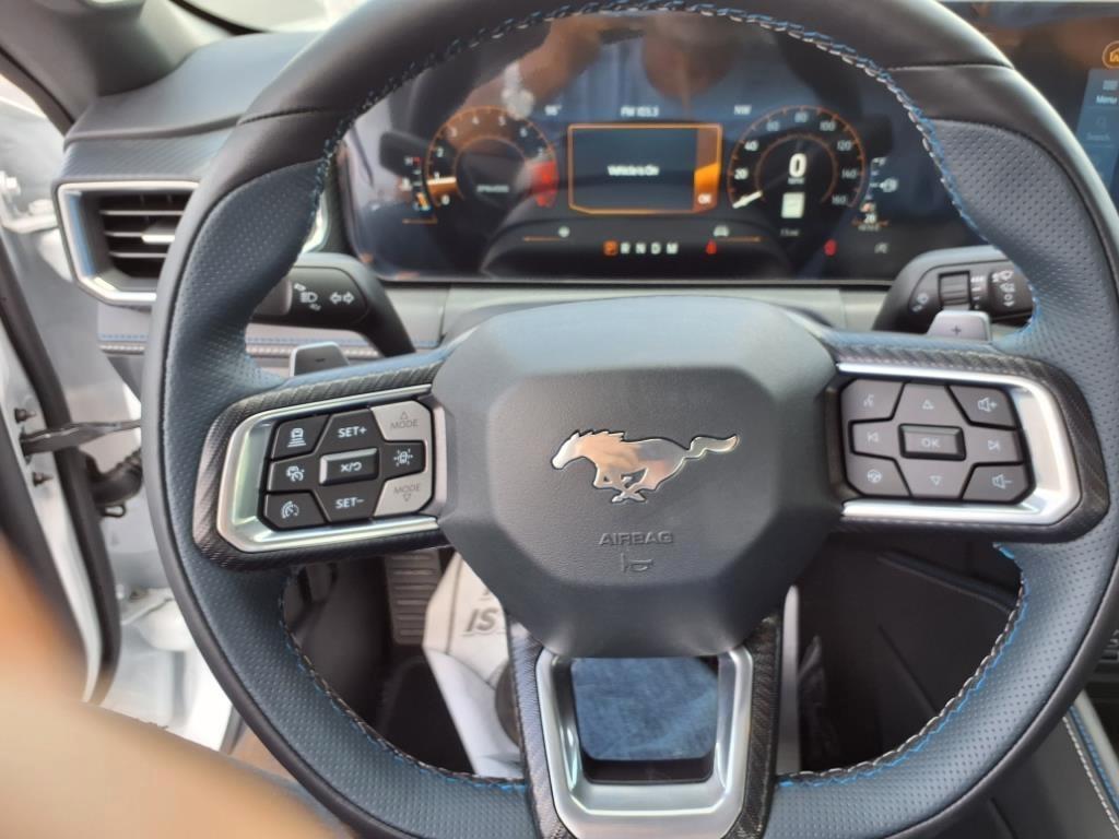 Ford Mustang  2025