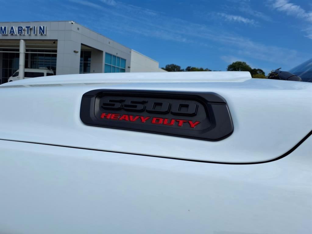 RAM 5500 Chassis Cab Tradesman 4x4 Reg Cab 84" CA 168.5" WB 2023