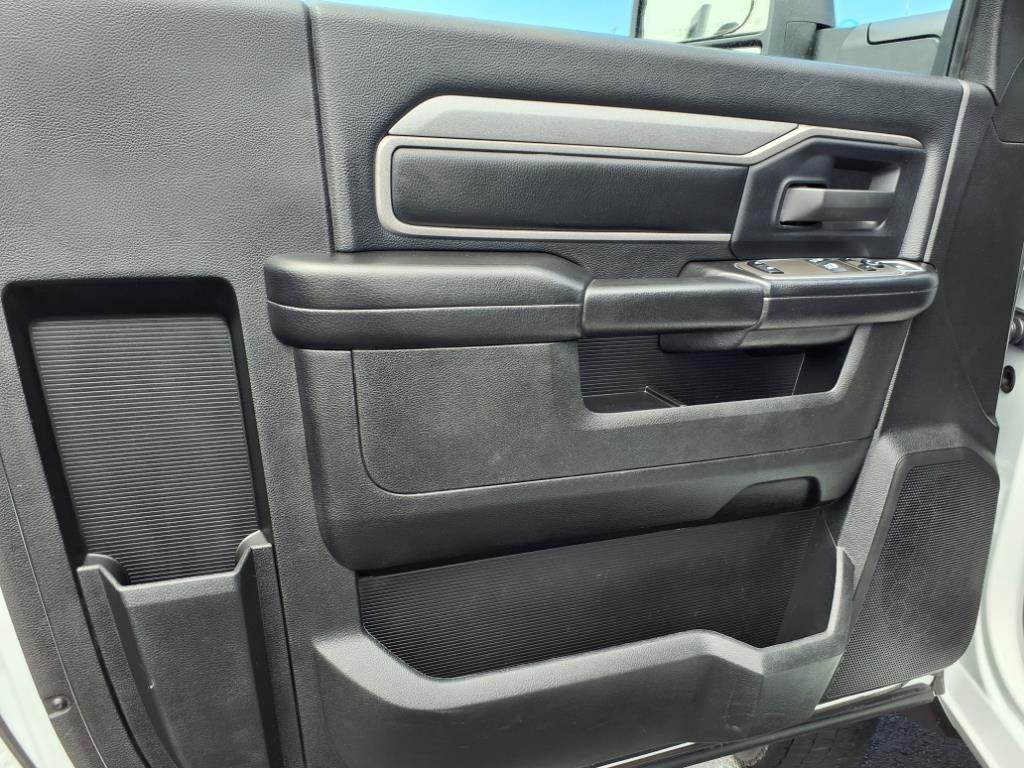 RAM 5500 Chassis Cab Tradesman 4x4 Reg Cab 84" CA 168.5" WB 2023