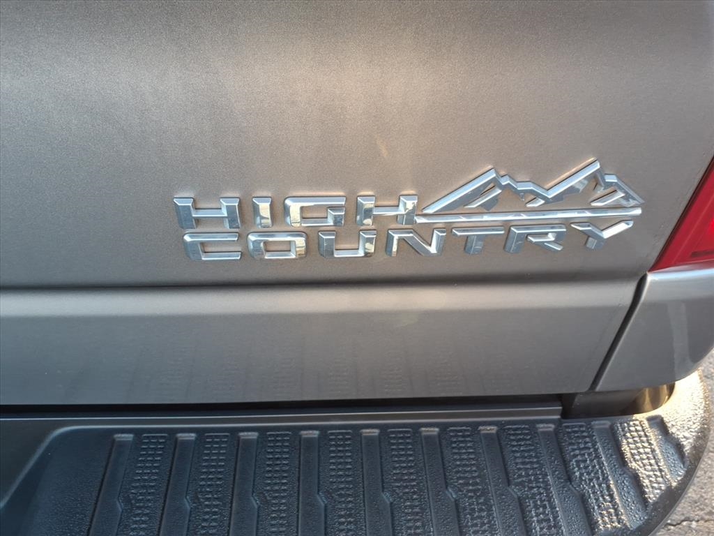 Chevrolet Silverado 1500 LTD 4WD Crew Cab 147" High Country 2022