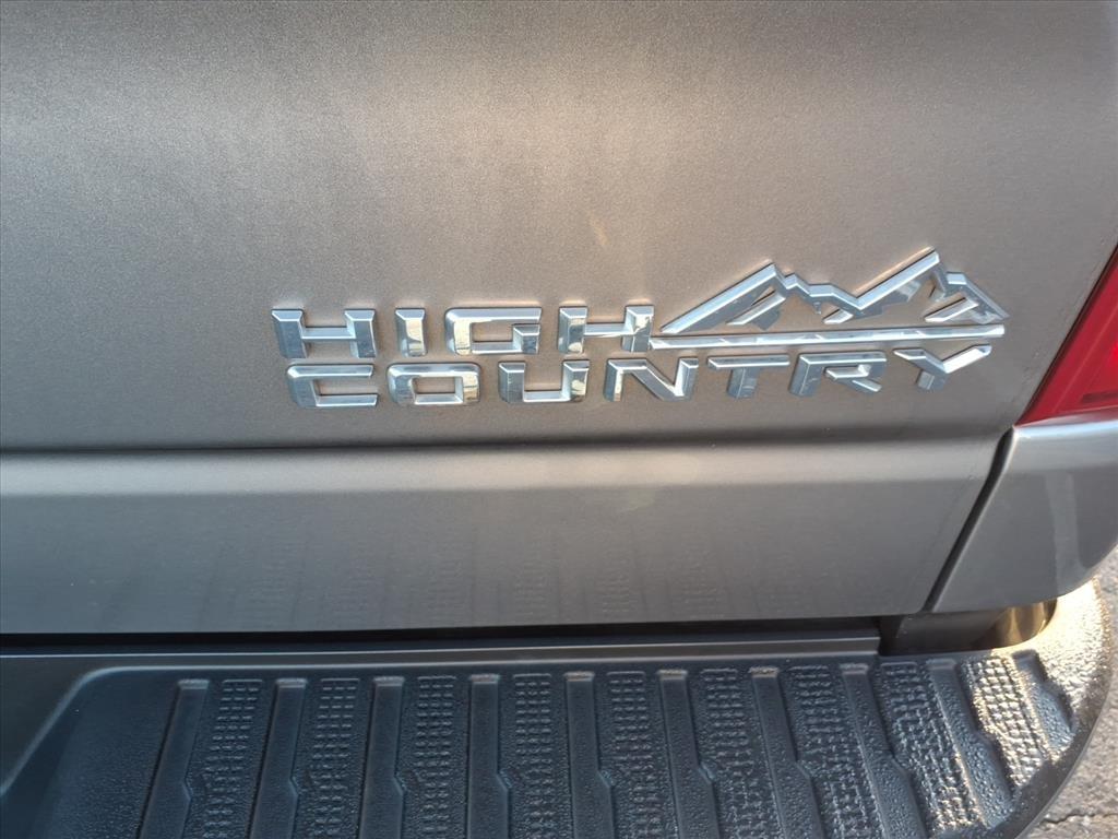 Chevrolet Silverado 1500 LTD 4WD Crew Cab 147" High Country 2022