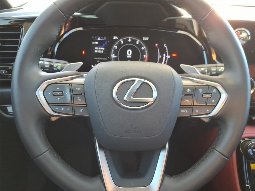 Lexus NX  2025