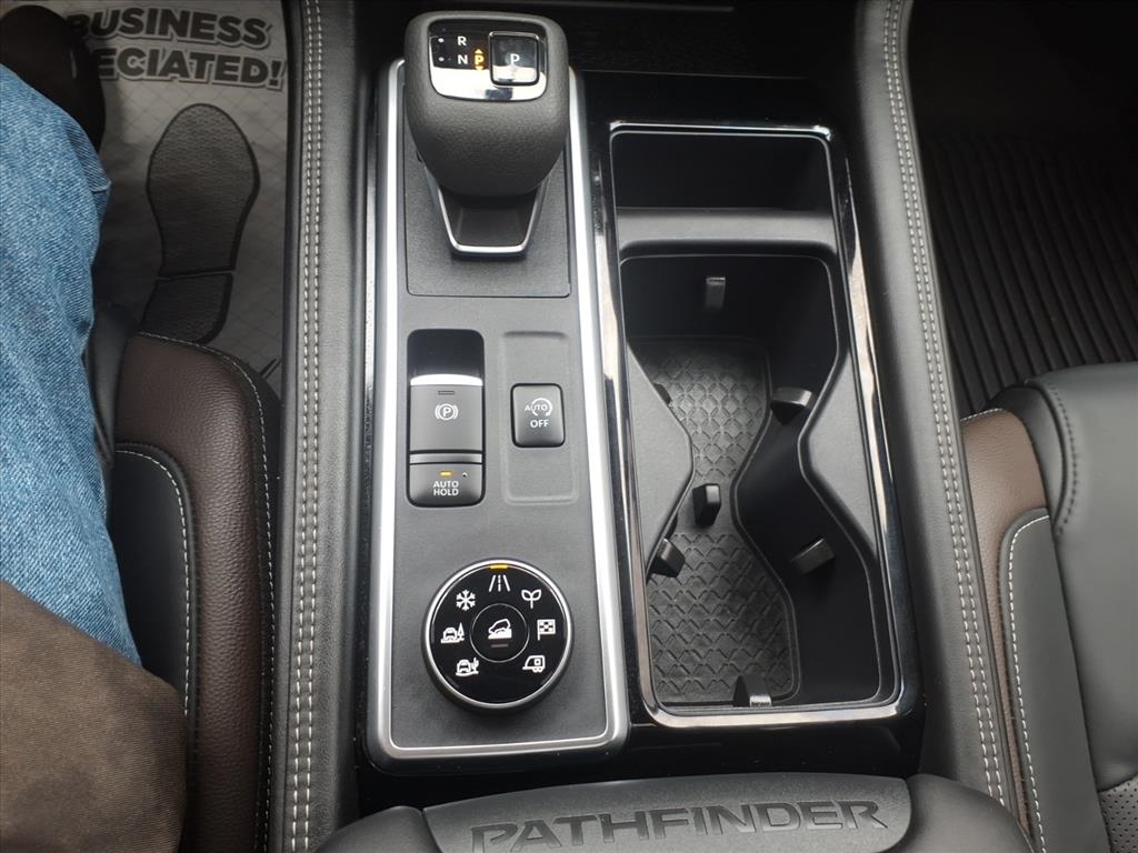 Nissan Pathfinder  2024