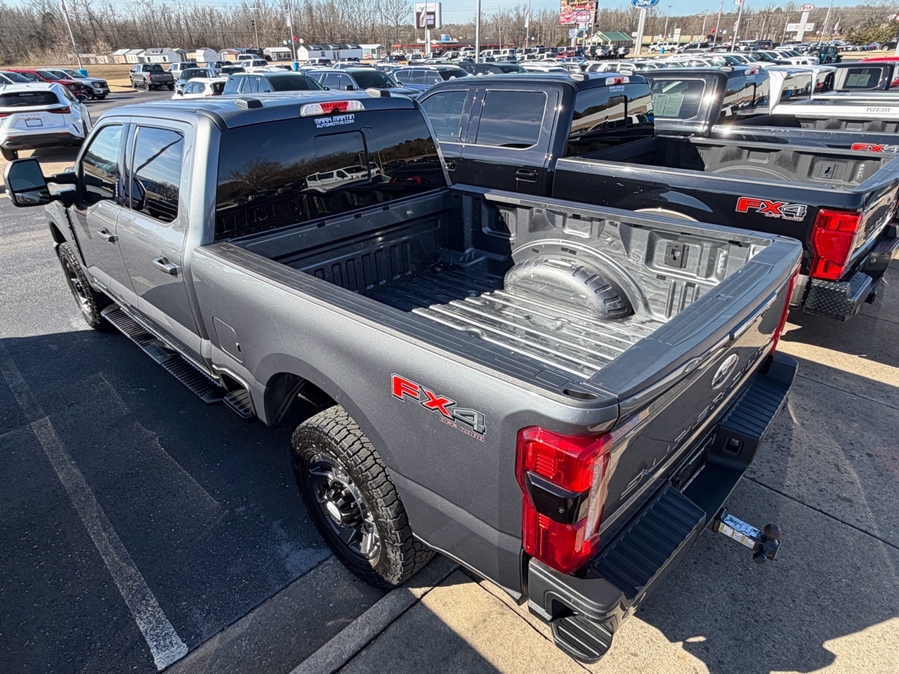 Ford Super Duty F-250 SRW Lariat 4WD Crew Cab 6.75' Box 2023