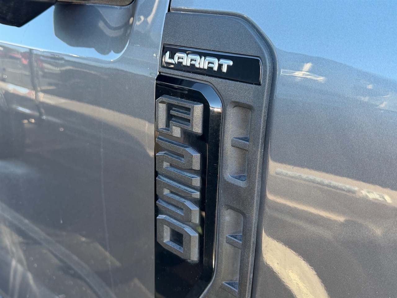 Ford Super Duty F-250 SRW Lariat 4WD Crew Cab 6.75' Box 2023