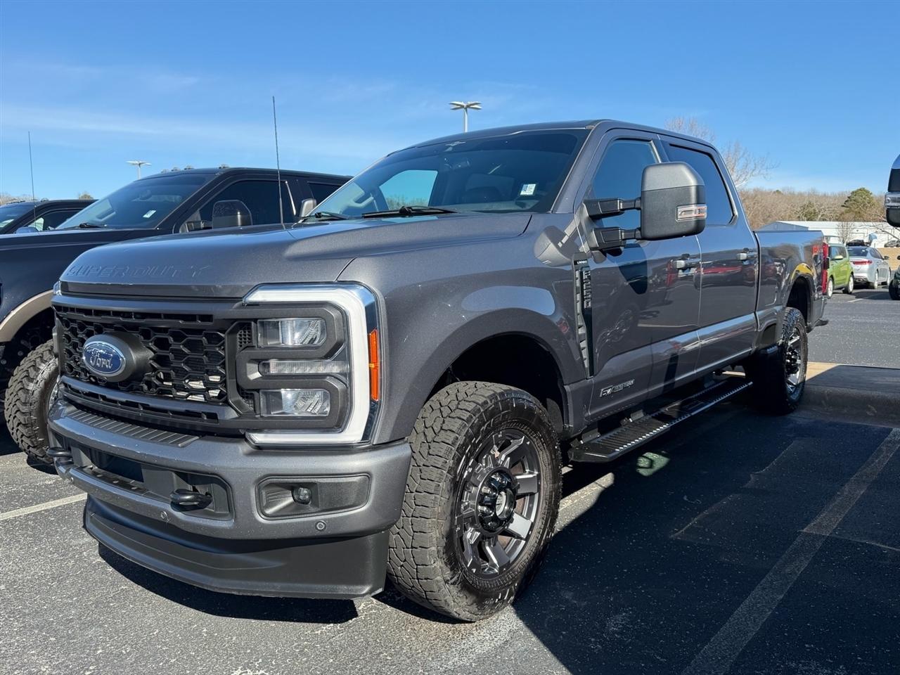 Ford Super Duty F-250 SRW Lariat 4WD Crew Cab 6.75' Box 2023