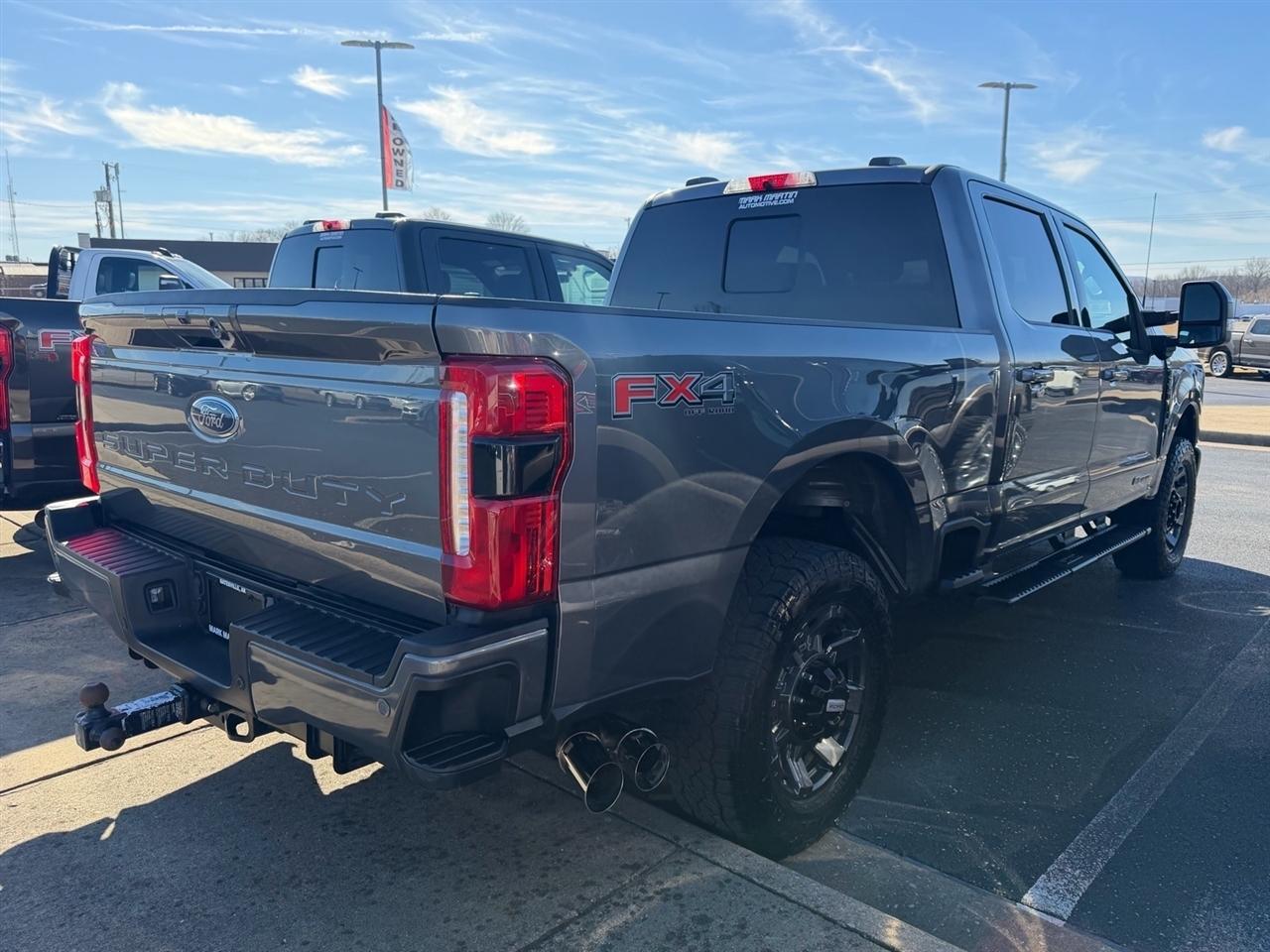 Ford Super Duty F-250 SRW Lariat 4WD Crew Cab 6.75' Box 2023