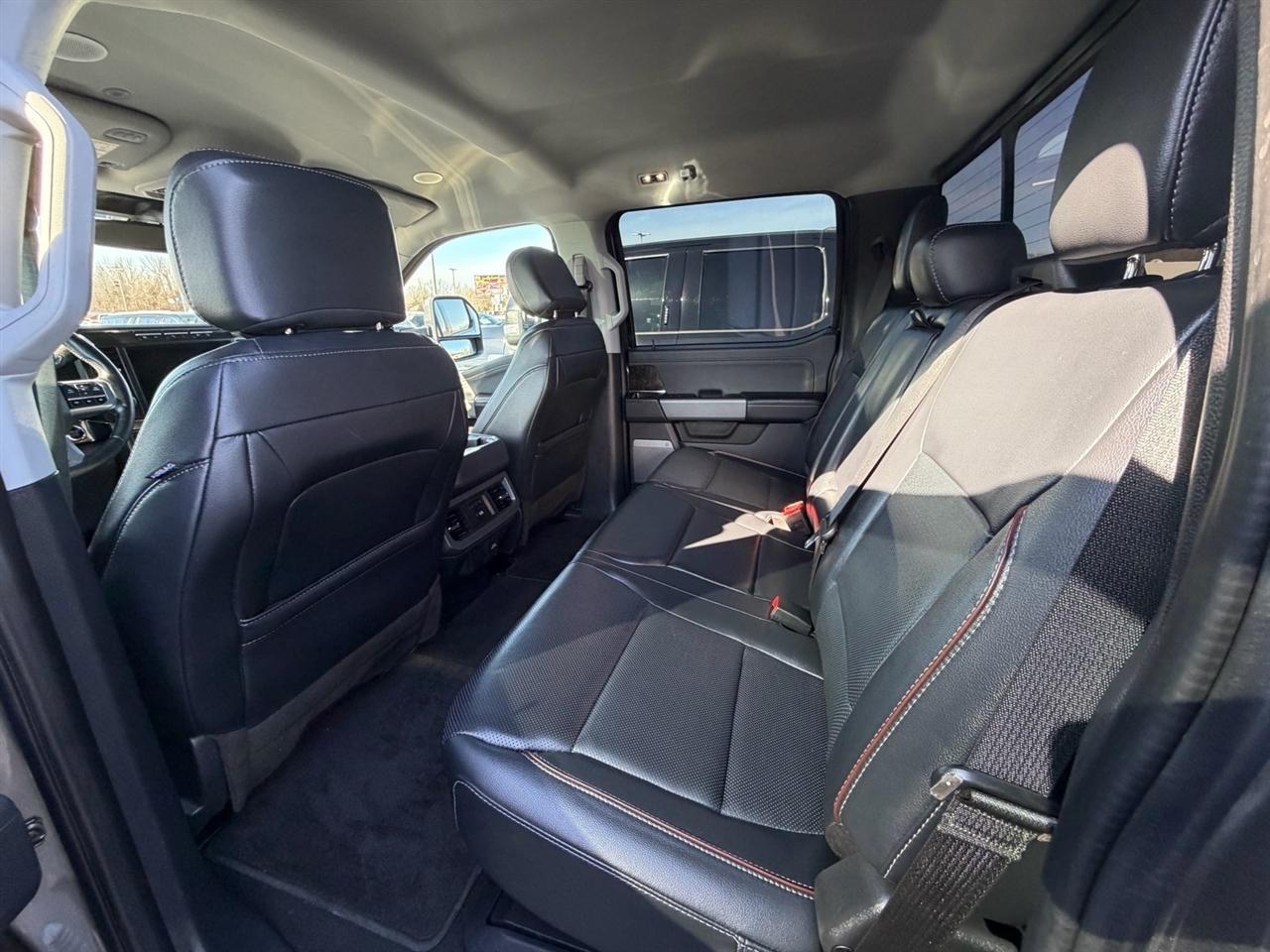 Ford Super Duty F-250 SRW Lariat 4WD Crew Cab 6.75' Box 2023