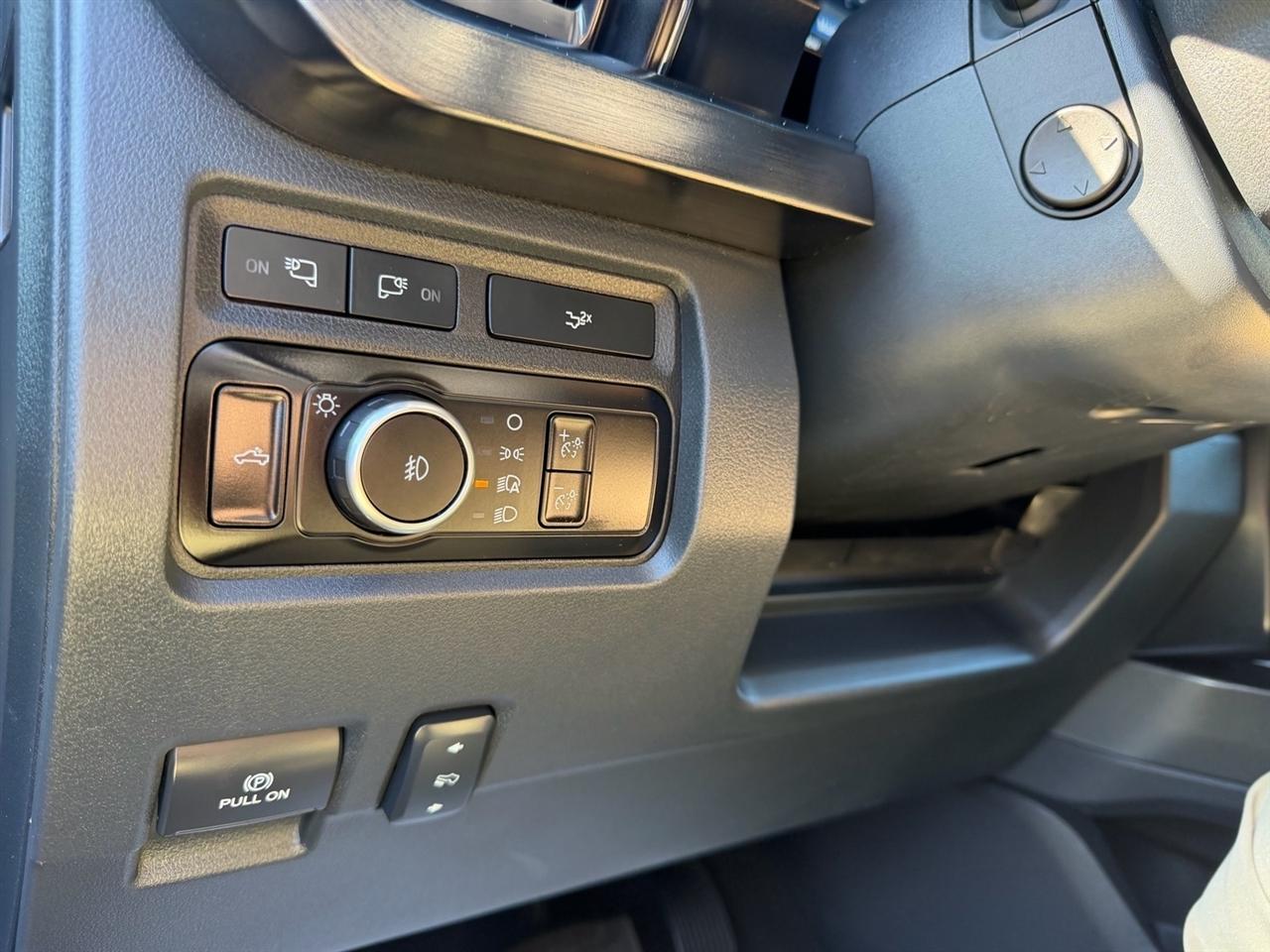 Ford Super Duty F-250 SRW Lariat 4WD Crew Cab 6.75' Box 2023