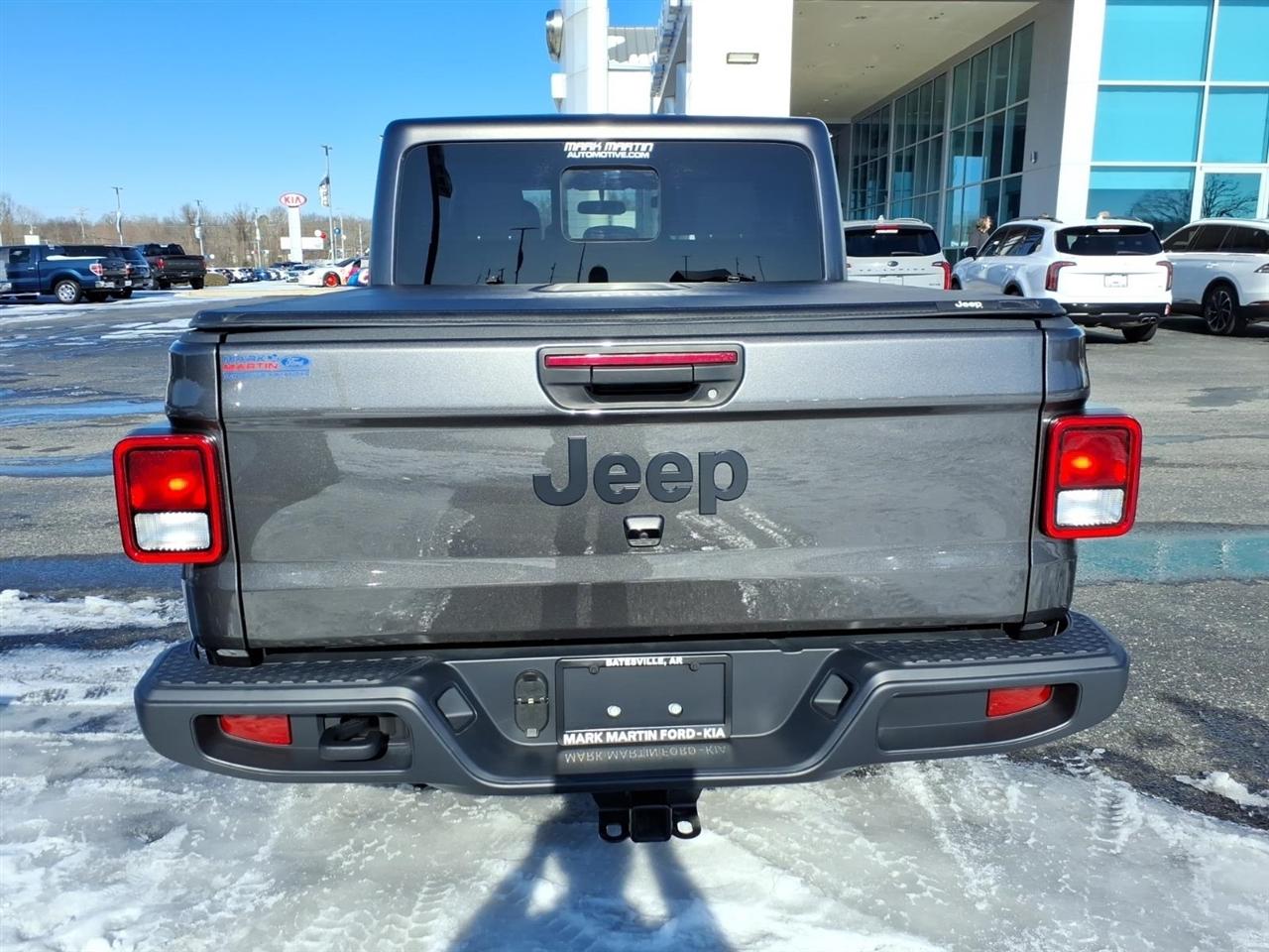 Jeep Gladiator Nighthawk 4x4 2025