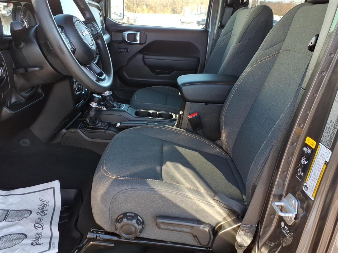 Jeep Gladiator Nighthawk 4x4 2025