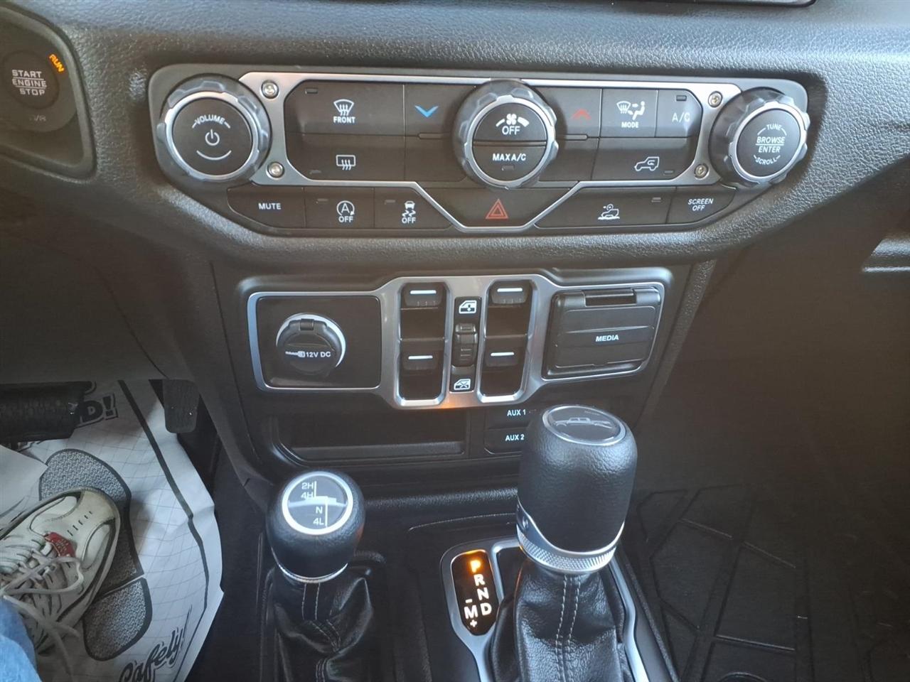 Jeep Gladiator Nighthawk 4x4 2025