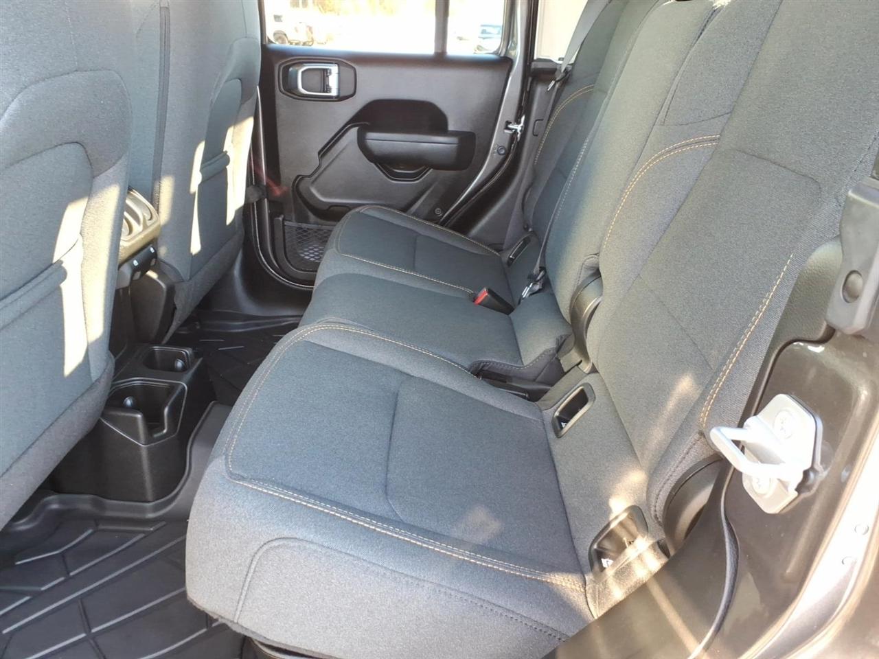 Jeep Gladiator Nighthawk 4x4 2025