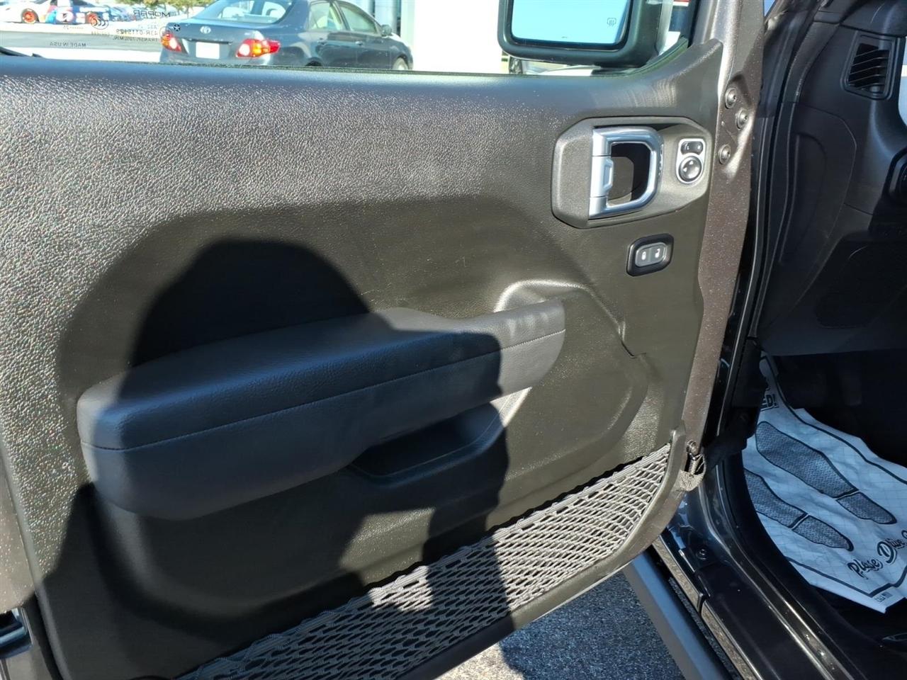 Jeep Gladiator Nighthawk 4x4 2025