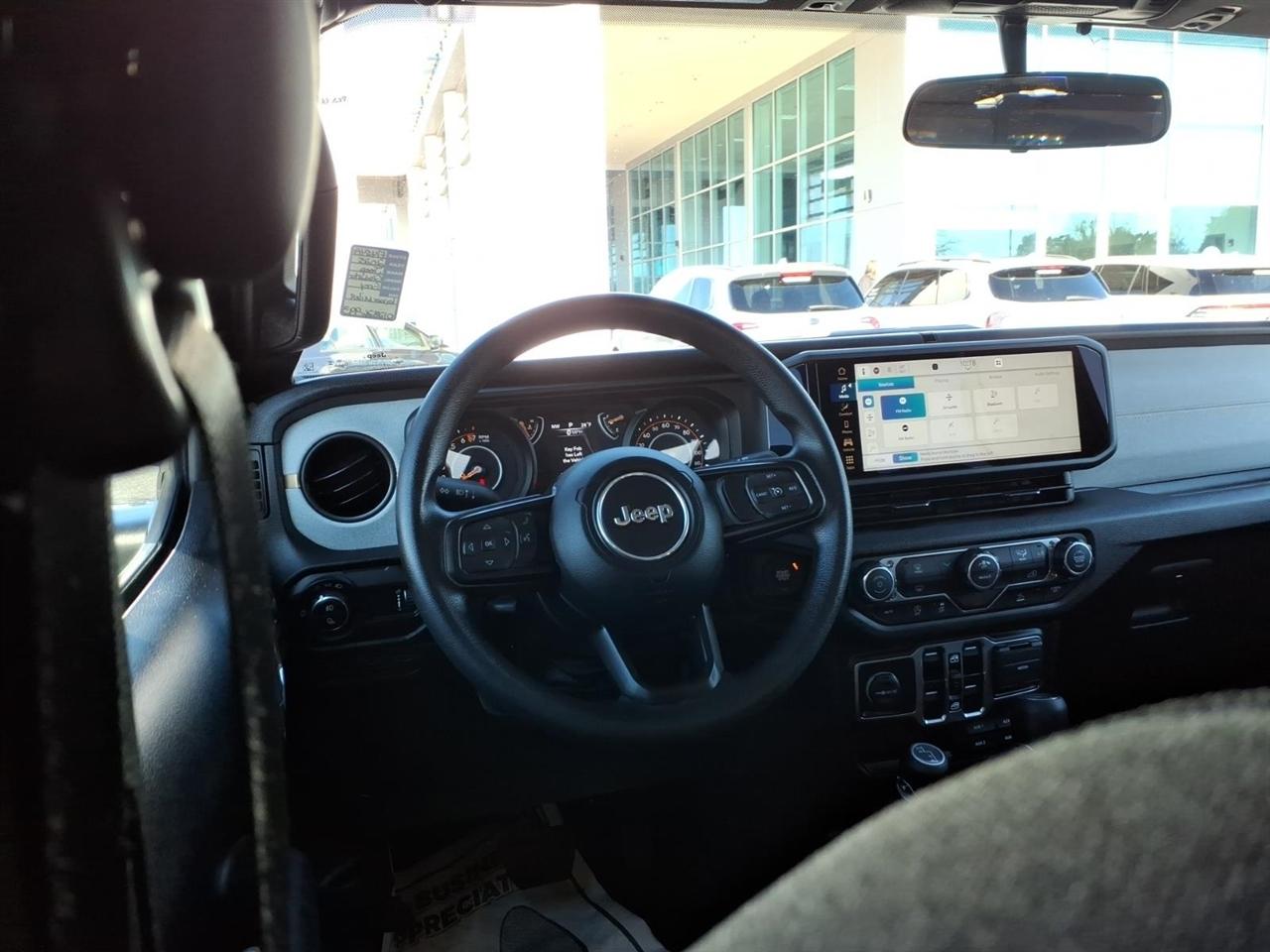 Jeep Gladiator Nighthawk 4x4 2025