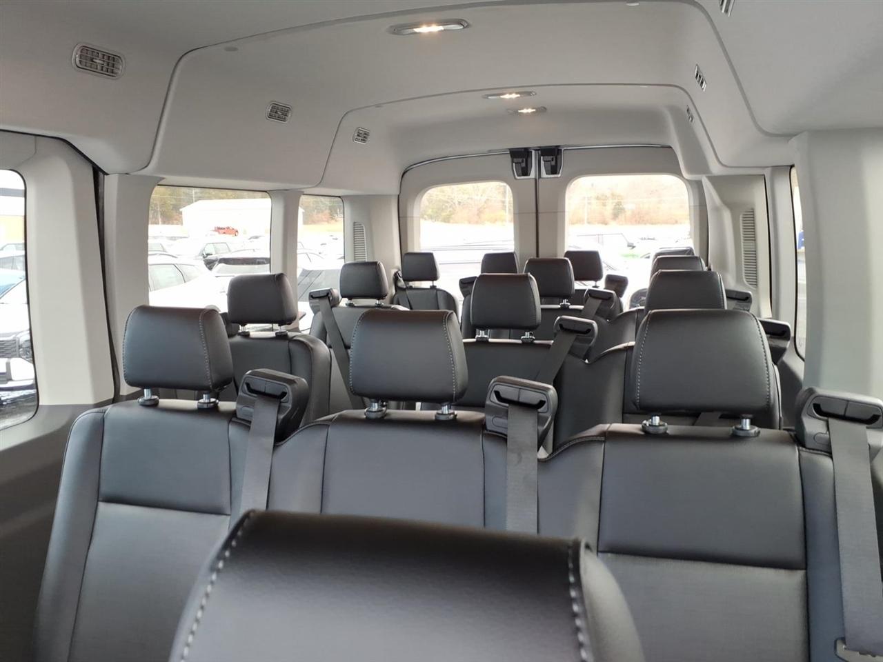 Ford Transit Passenger Wagon  2026