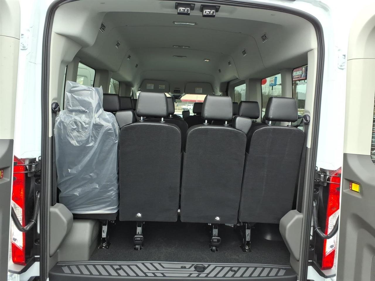 Ford Transit Passenger Wagon  2026