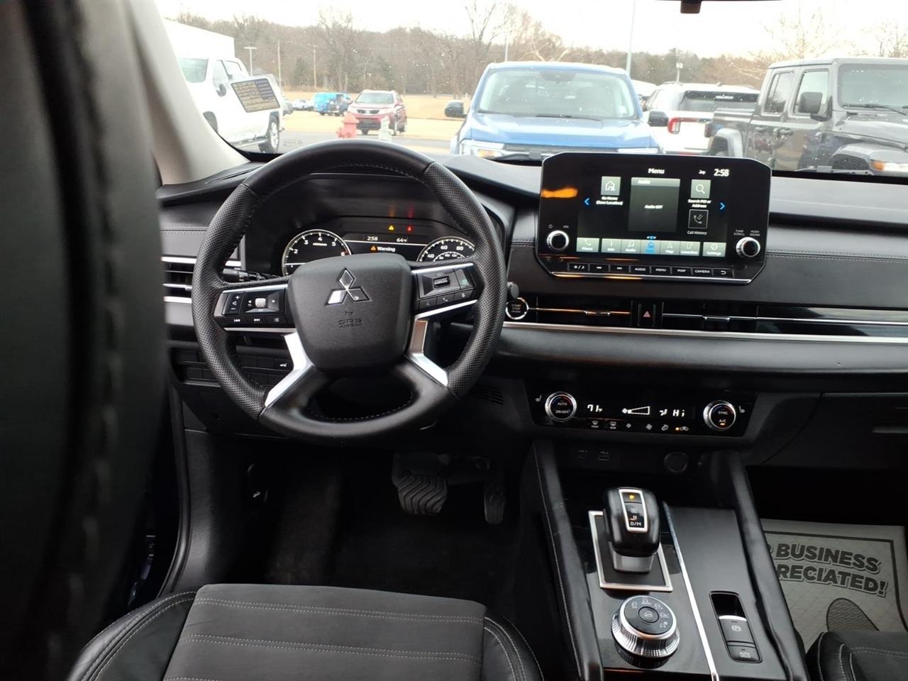 Mitsubishi Outlander  2023