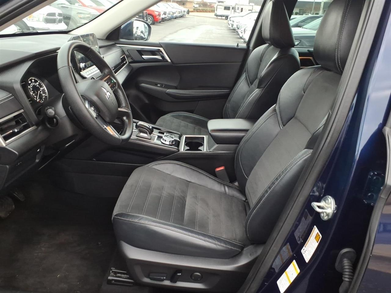 Mitsubishi Outlander  2023