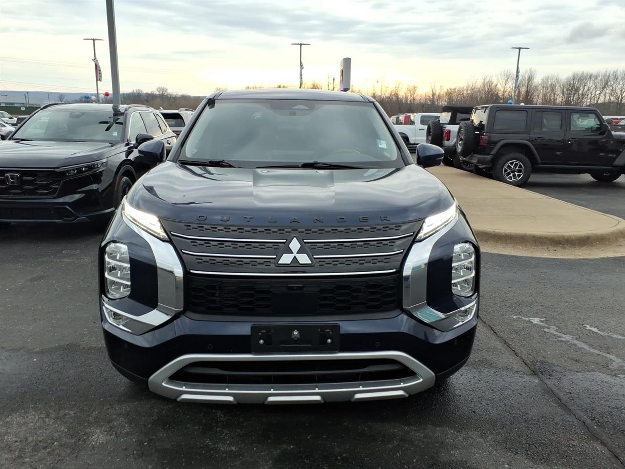 Mitsubishi Outlander  2023