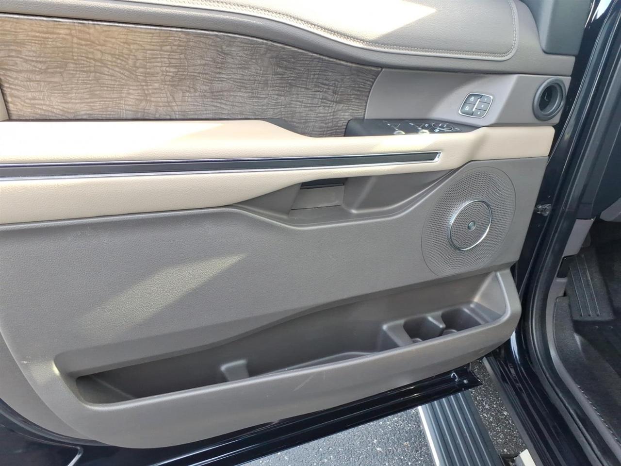 Ford Expedition  2021