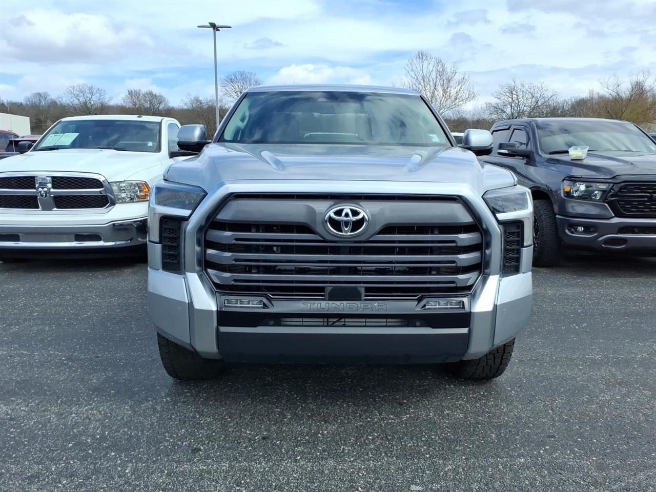 Toyota Tundra 4WD  2022