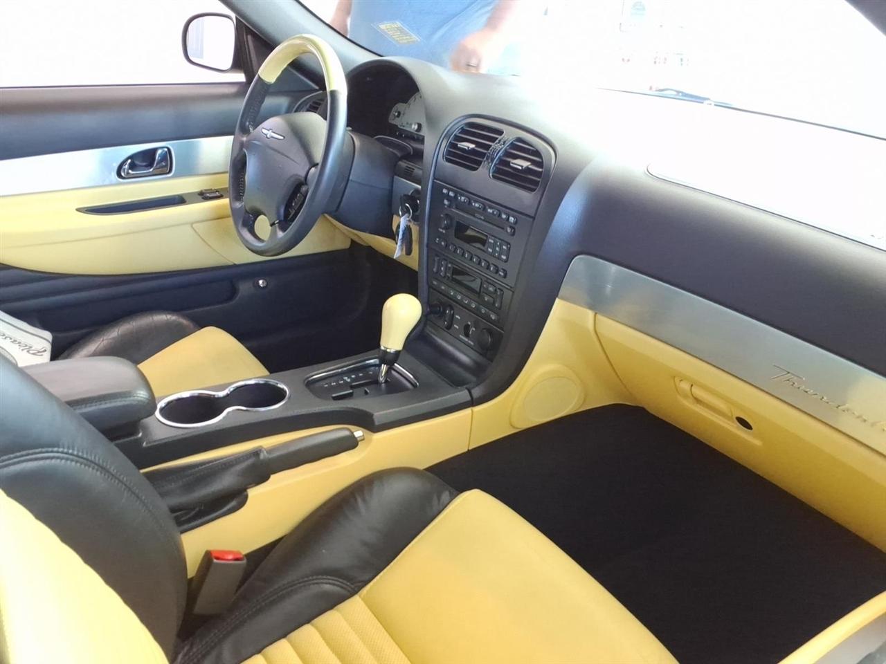 Ford Thunderbird  2002