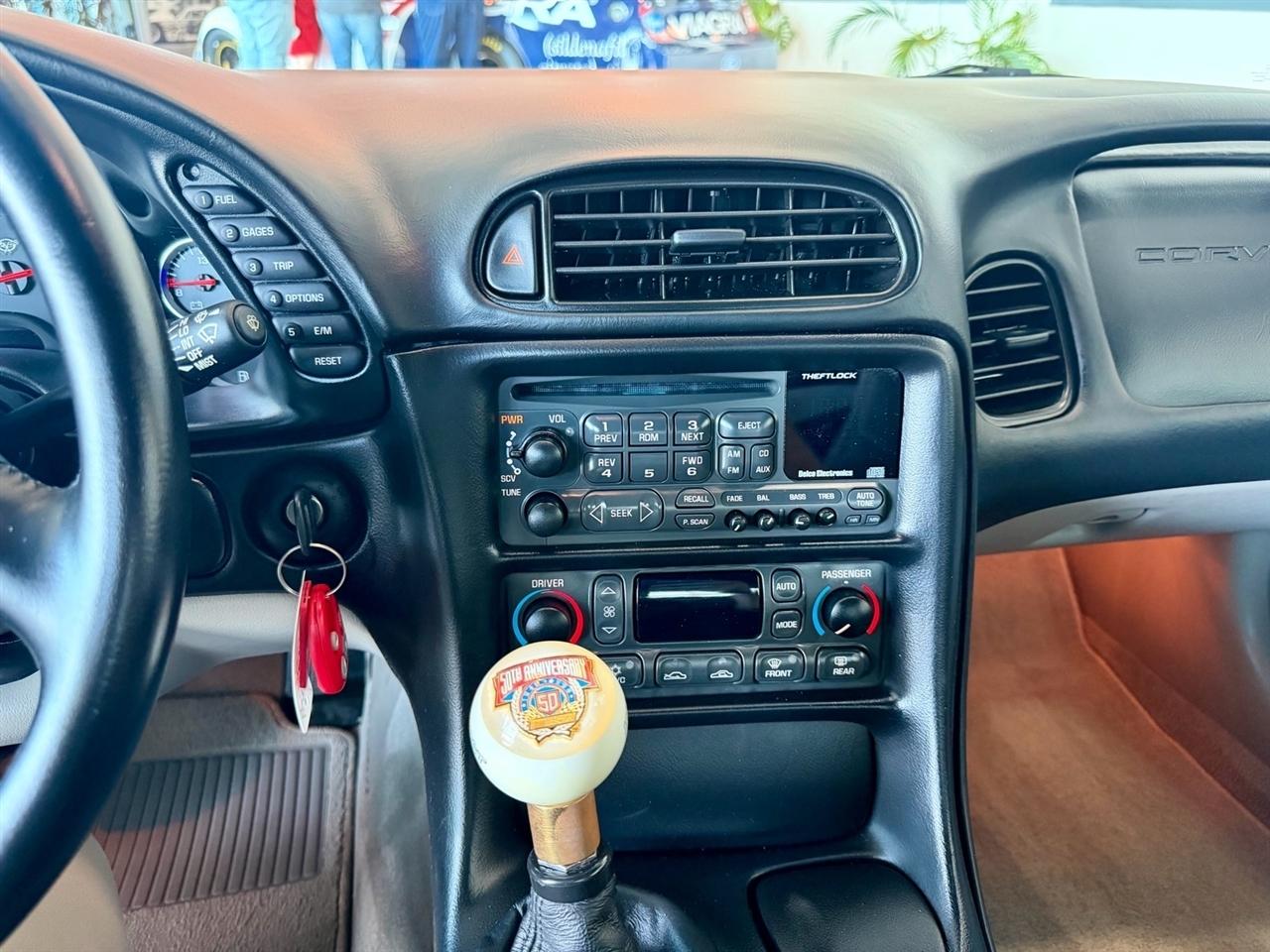 Chevrolet Corvette  2001