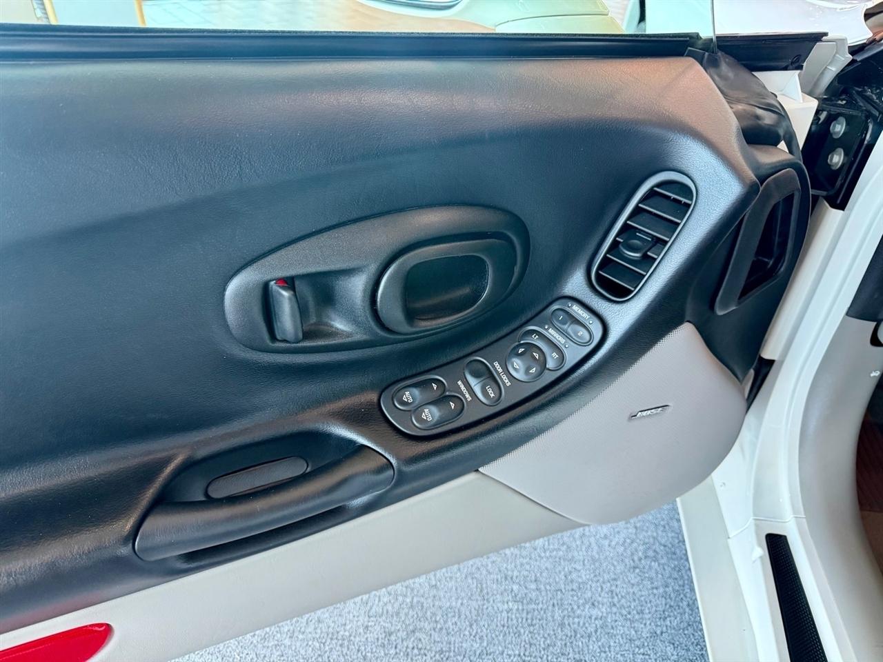 Chevrolet Corvette  2001