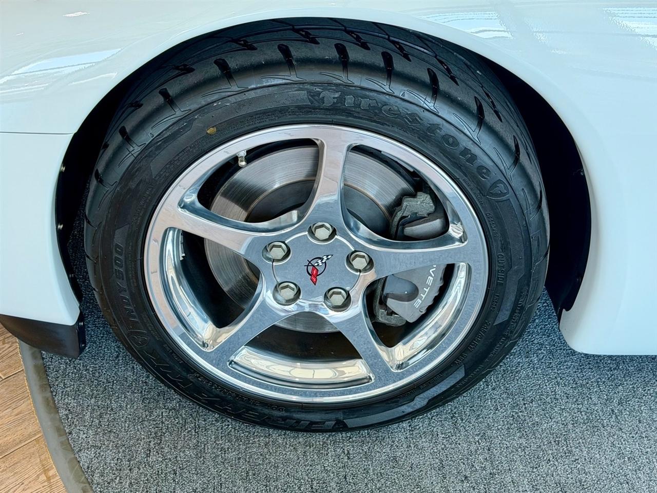 Chevrolet Corvette  2001