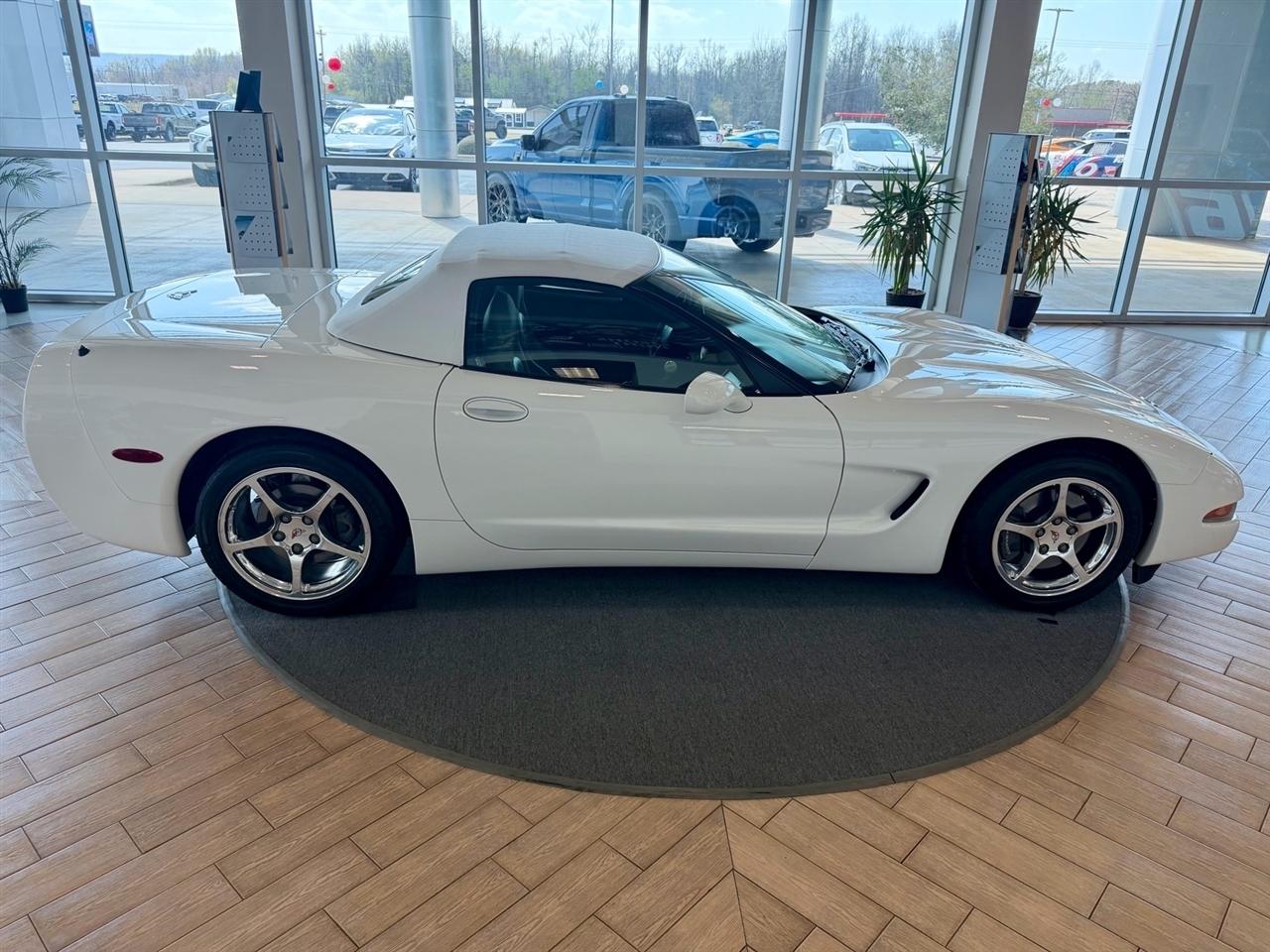 Chevrolet Corvette  2001