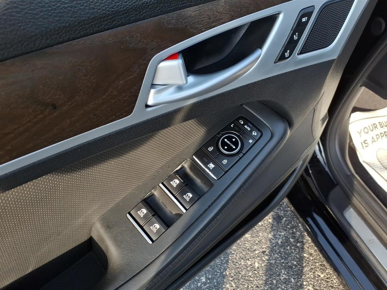 Hyundai Genesis  2015