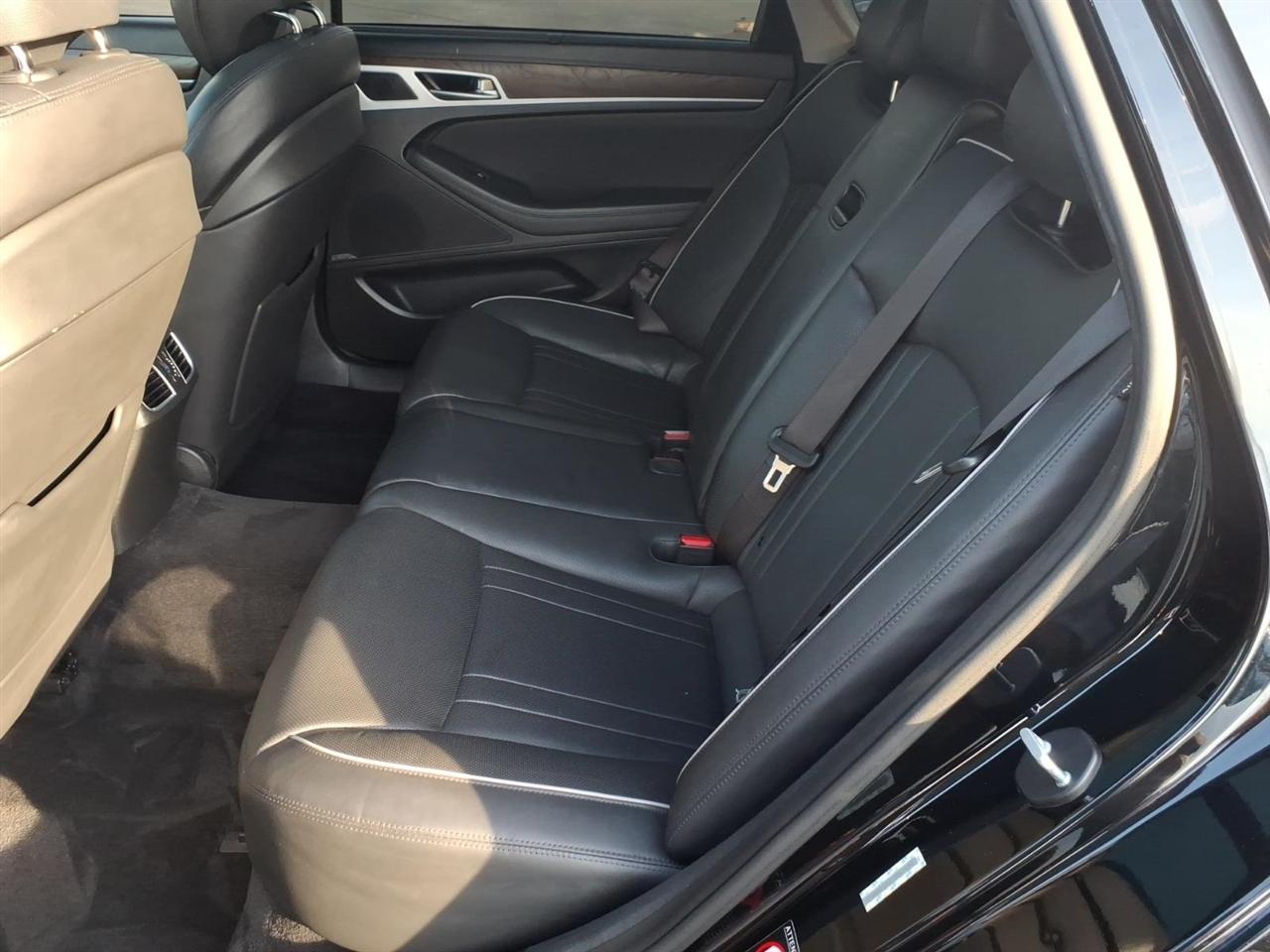 Hyundai Genesis  2015