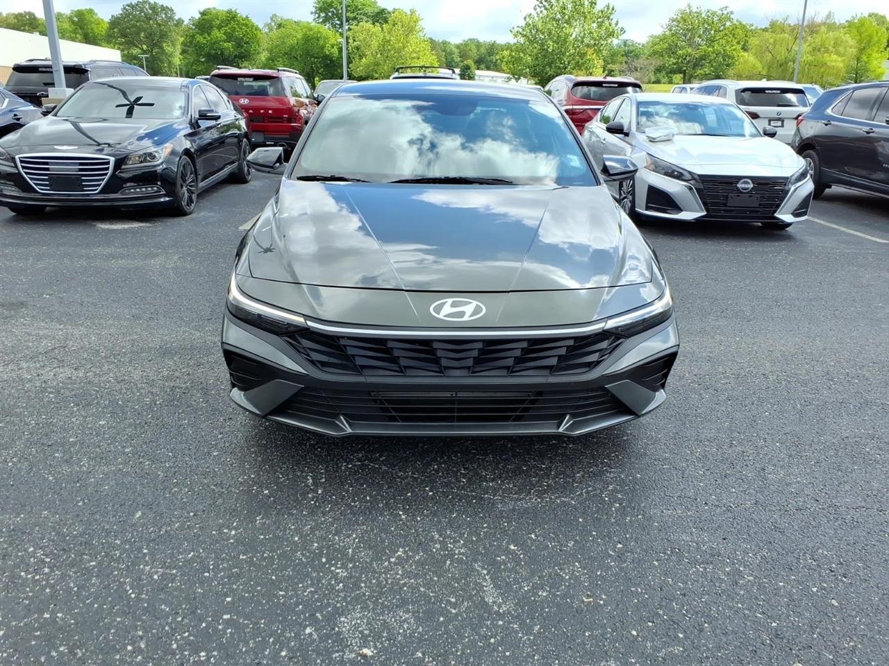 Hyundai Elantra  2025