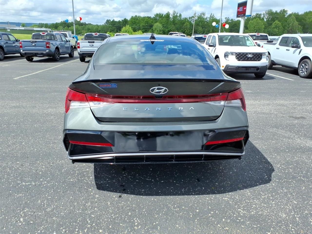 Hyundai Elantra  2025