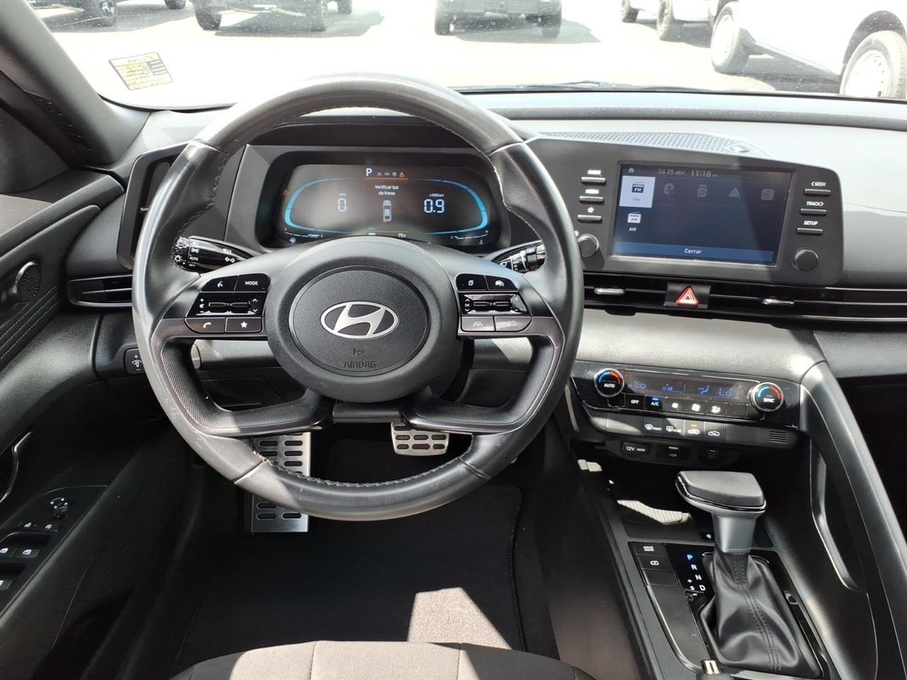 Hyundai Elantra  2025