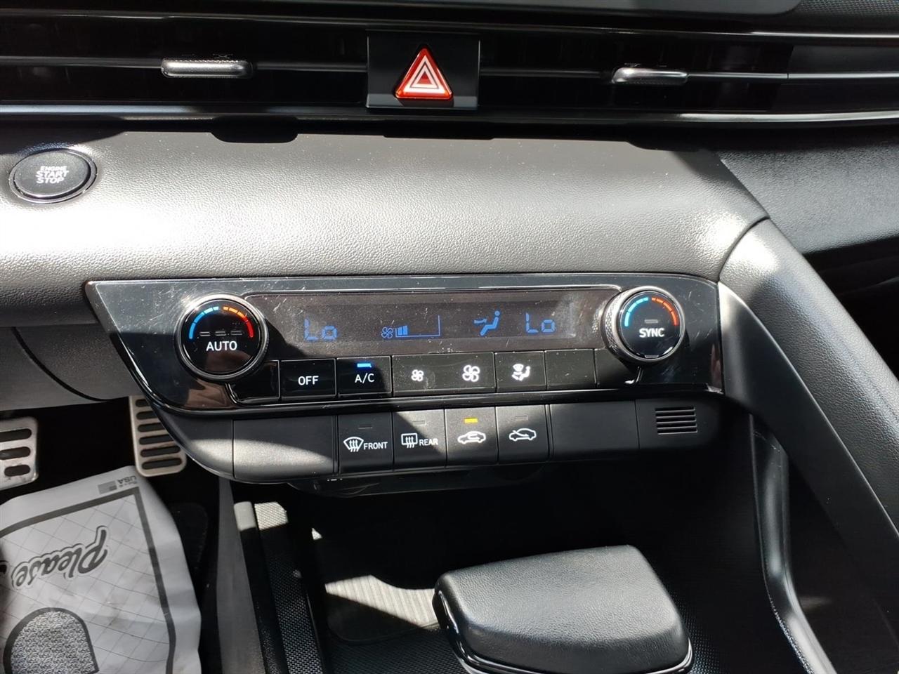 Hyundai Elantra  2025