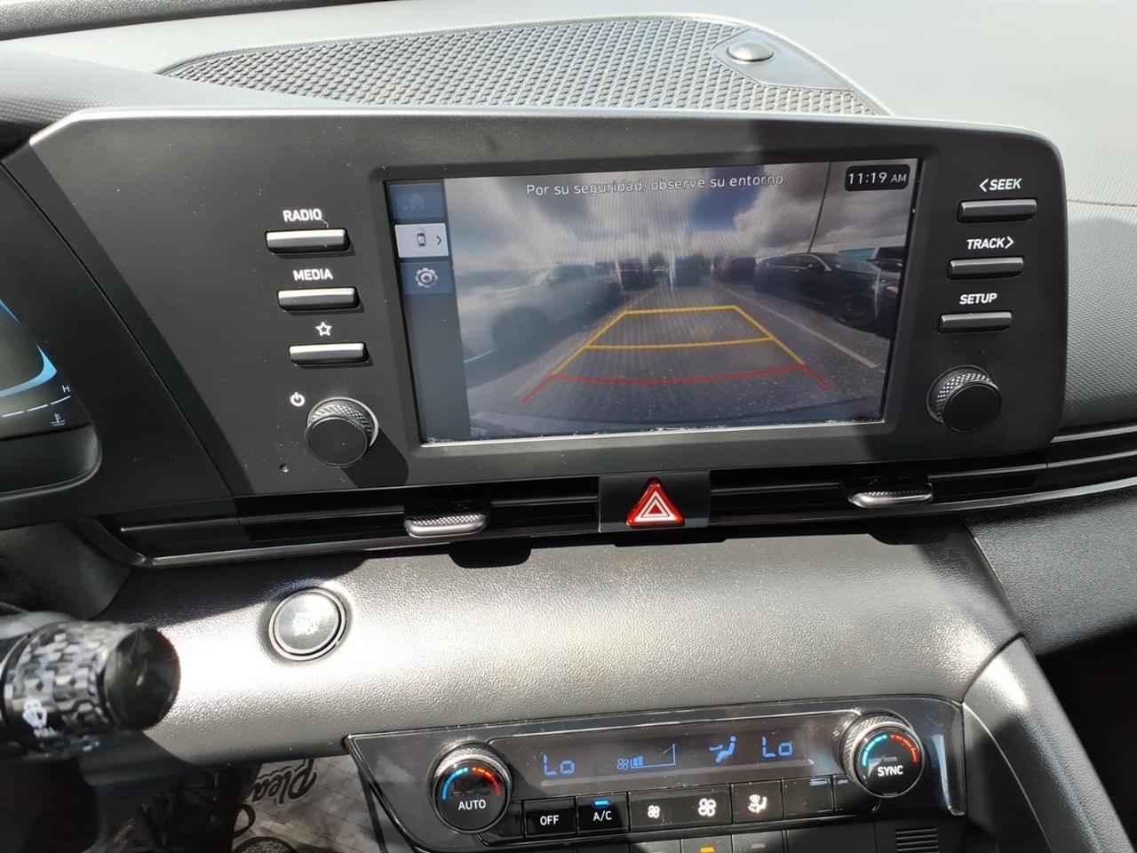 Hyundai Elantra  2025