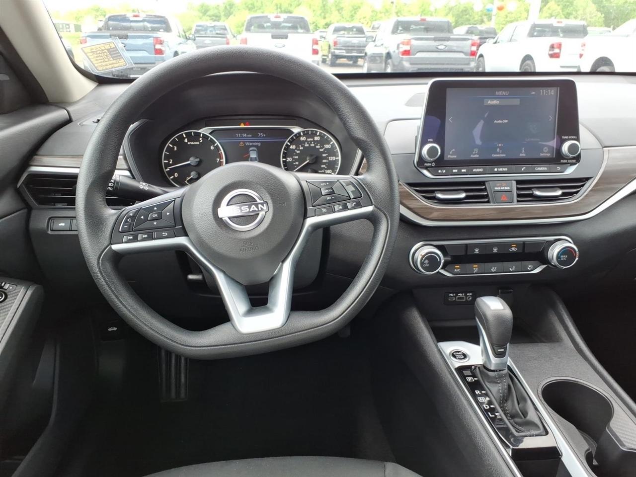 Nissan Altima  2025