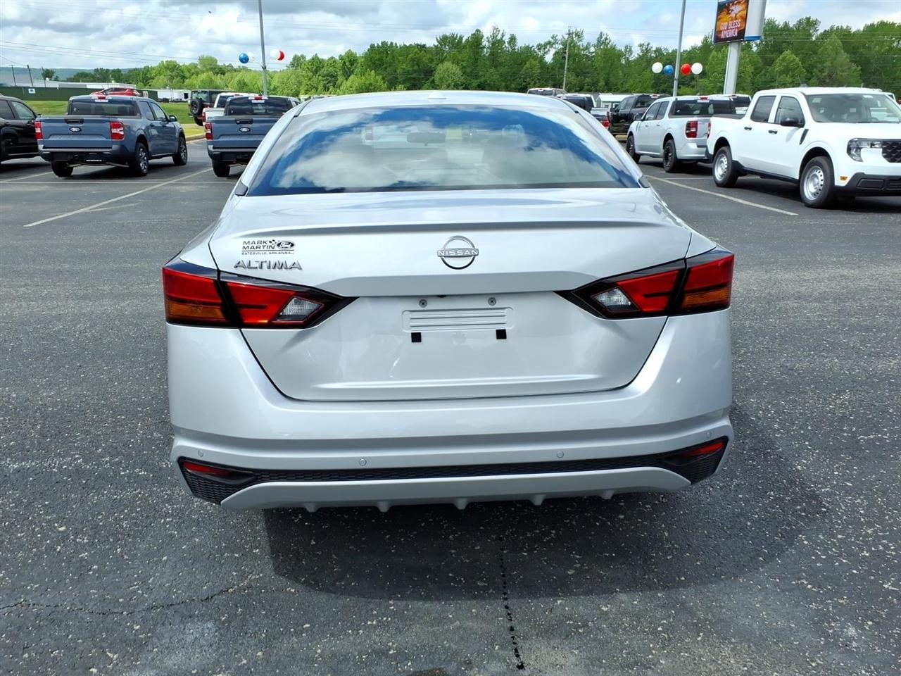 Nissan Altima  2025