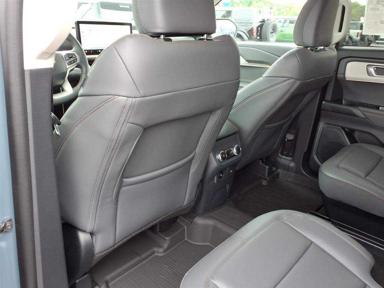 Ford Explorer  2026