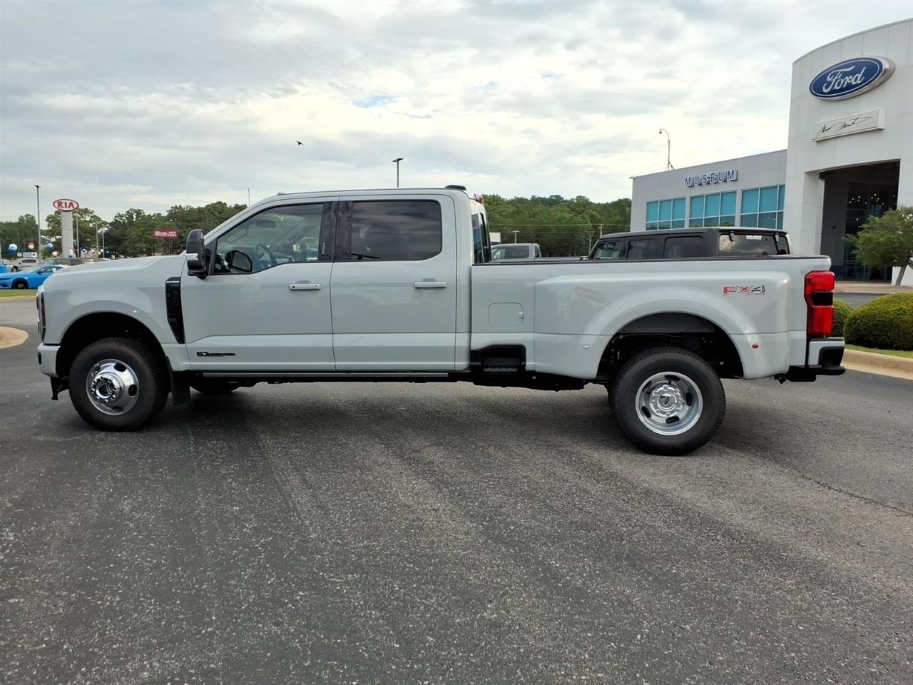 Ford Super Duty F-350 DRW  2026
