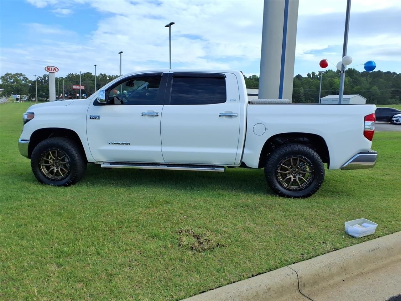 Toyota Tundra 4WD  2018