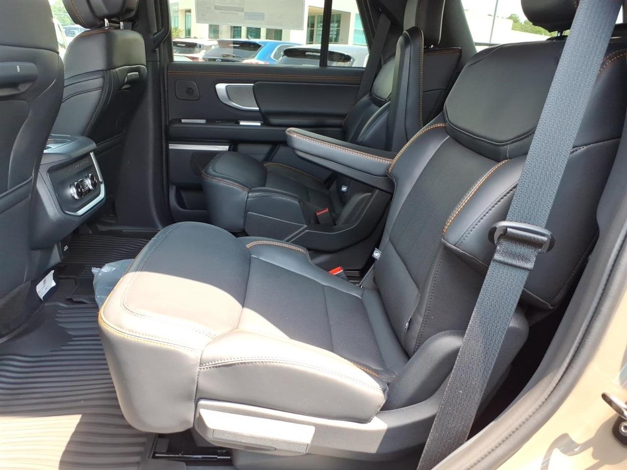 Ford Expedition  2027