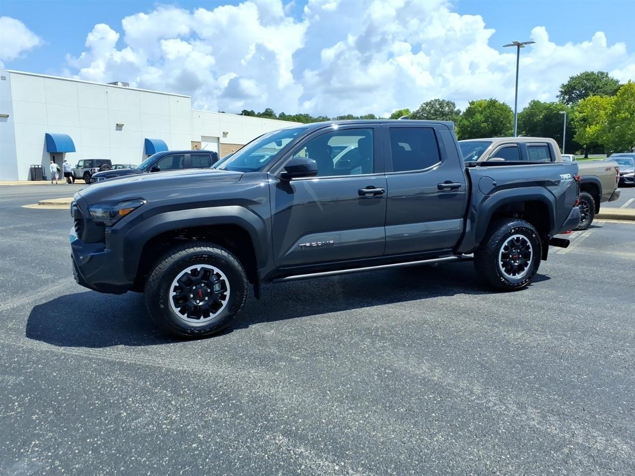 Toyota Tacoma 4WD  2024