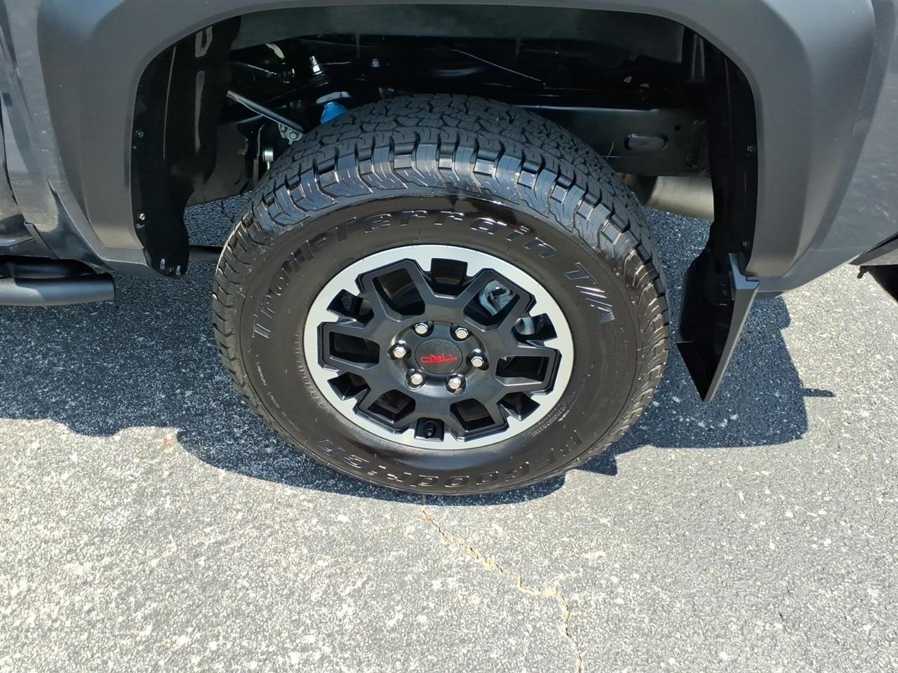 Toyota Tacoma 4WD  2024